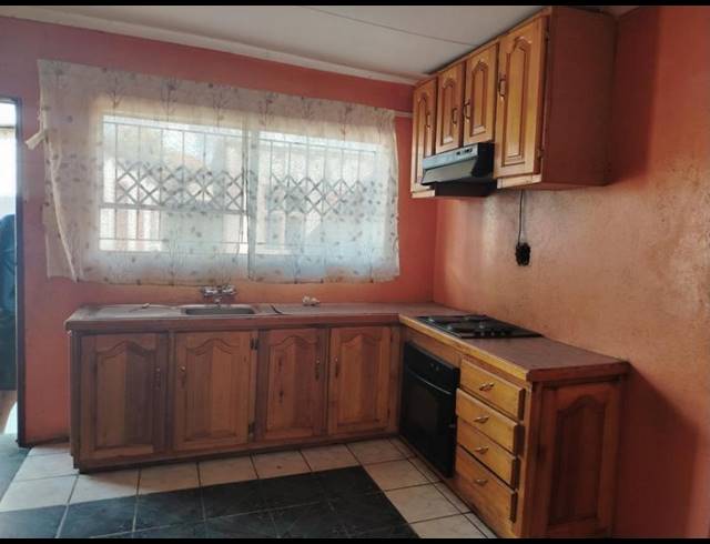 2 BEDROOM HOUSE FOR SALE IN SESHEGO E